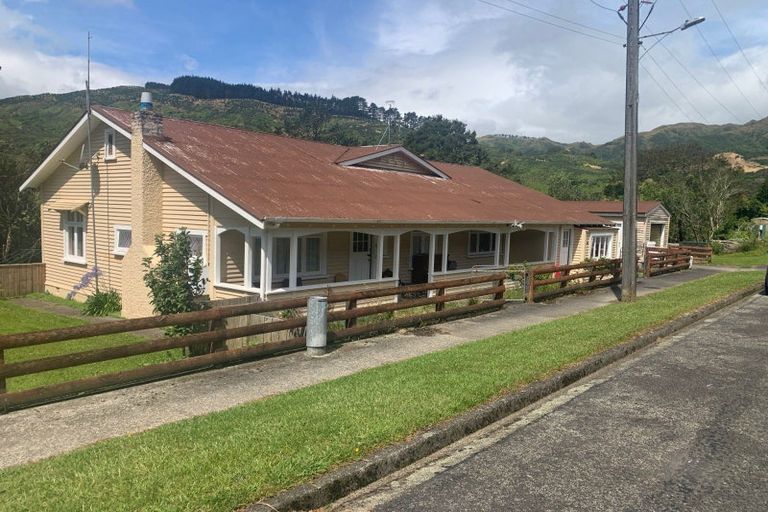 Photo of property in 3 Hay Street, Shannon, Palmerston North, 4474