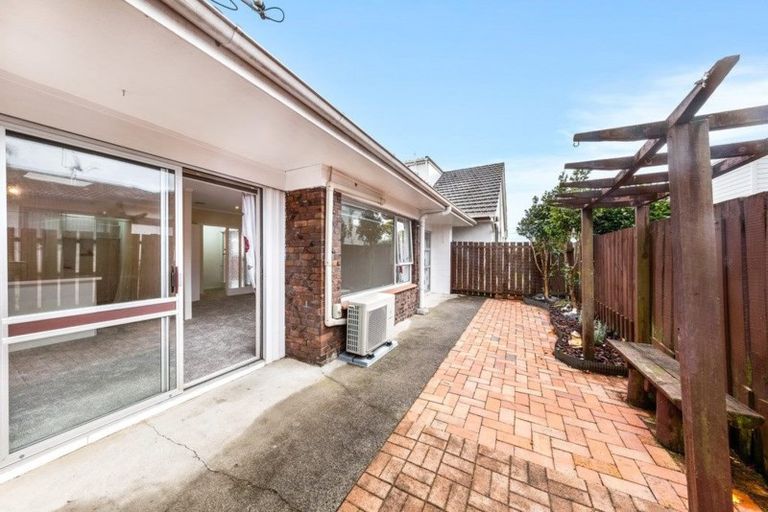 Photo of property in 2/25 Grande Vue Road, Hillpark, Auckland, 2102