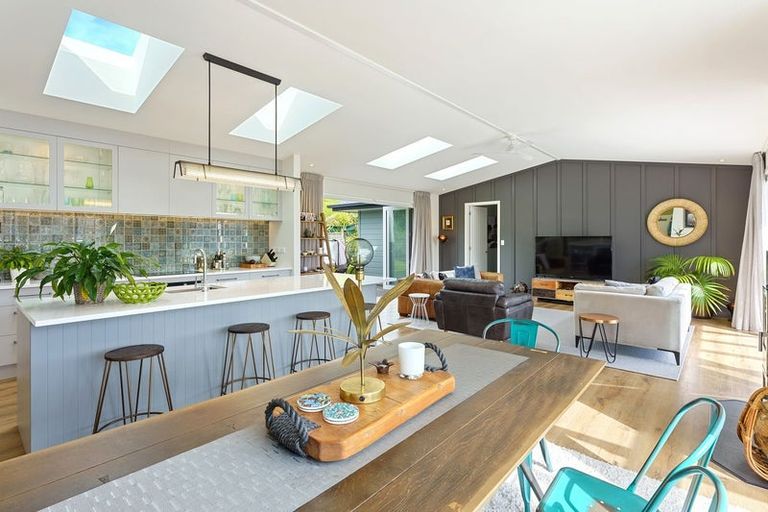 Photo of property in 6 Arapipi Way, Peka Peka, Waikanae, 5391