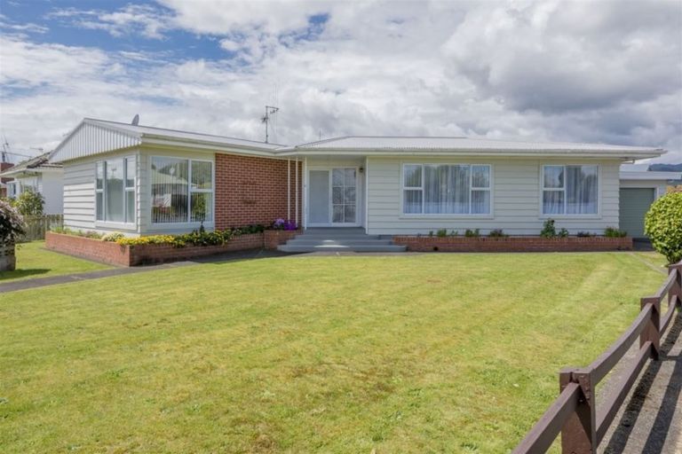 Photo of property in 98 Bartholomew Road, Levin, 5510