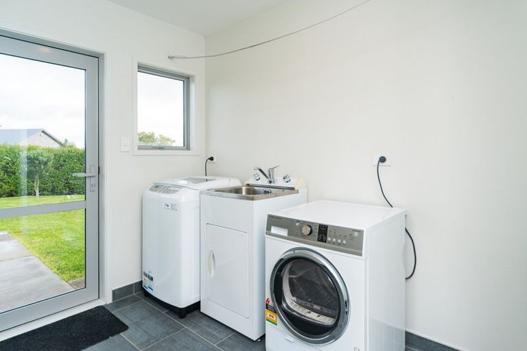 Photo of property in 74 Polson Hill Drive, Aokautere, Palmerston North, 4471