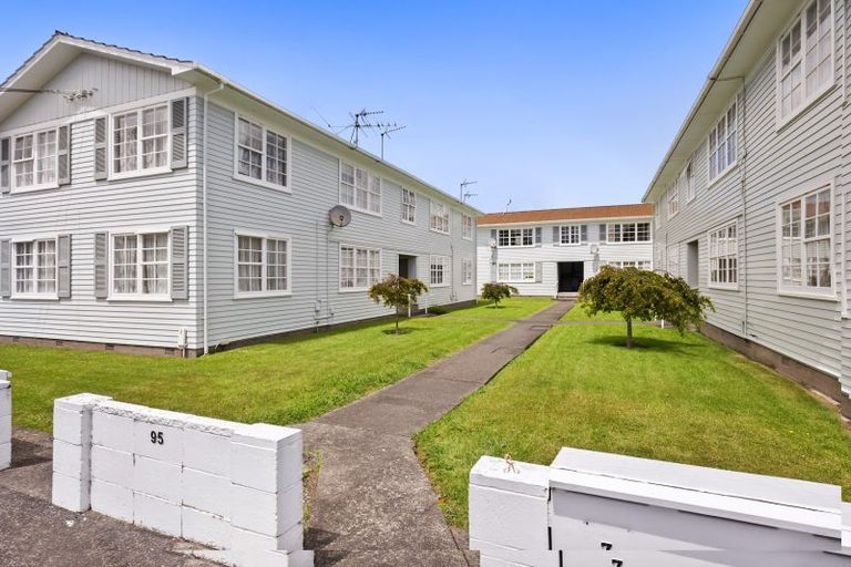 Photo of property in 1/95 Whites Line East, Waiwhetu, Lower Hutt, 5010