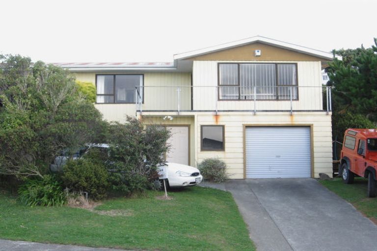 Photo of property in 58 Chapman Street, Newlands, Wellington, 6037