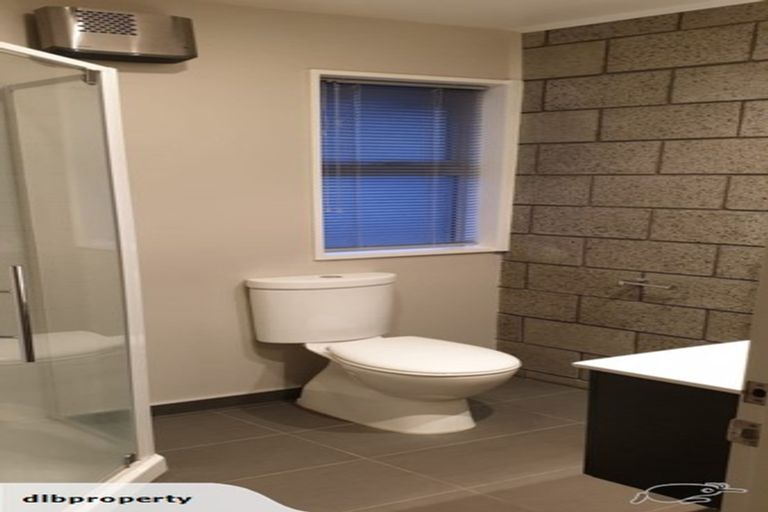 Photo of property in 142a Holly Road, St Albans, Christchurch, 8014