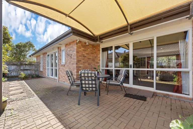 Photo of property in 48 Aberdeen Crescent, Wattle Downs, Auckland, 2103