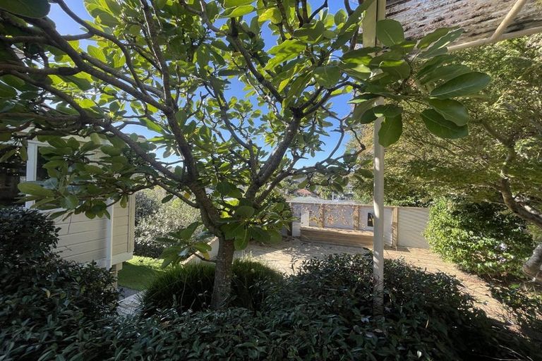 Photo of property in 2/28 Knightsbridge Drive, Forrest Hill, Auckland, 0620