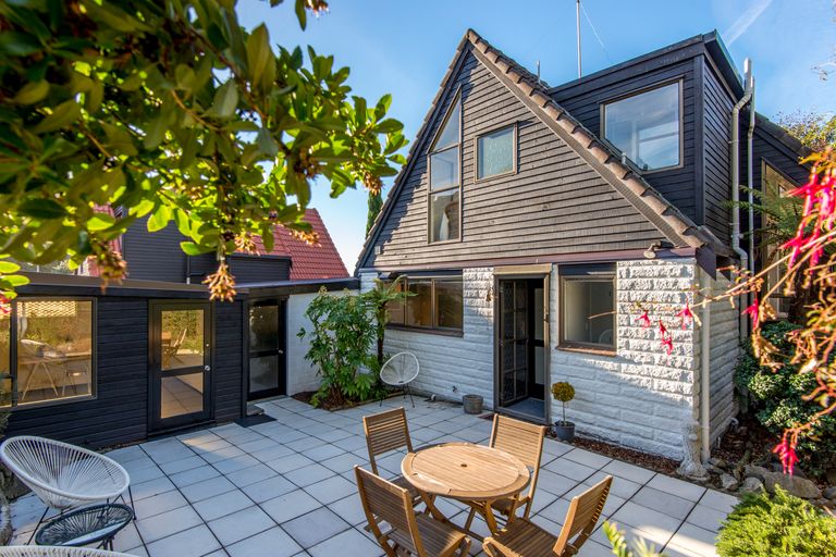 Photo of property in 2/37 Augusta Street, Redcliffs, Christchurch, 8081