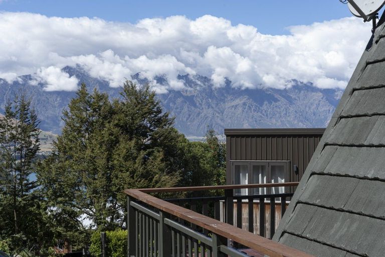 Photo of property in 40 Avalon Crescent, Fernhill, Queenstown, 9300