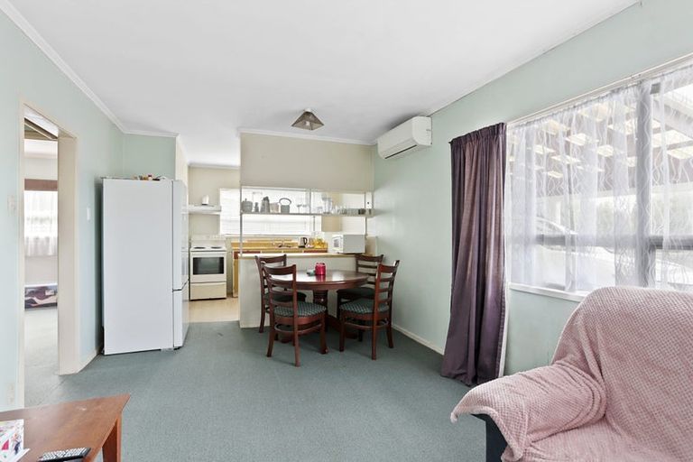 Photo of property in 3 Hartley Terrace, Massey, Auckland, 0614