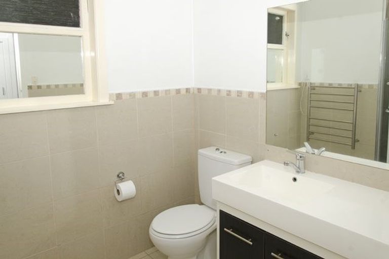 Photo of property in 43 Waima Crescent, Titirangi, Auckland, 0604