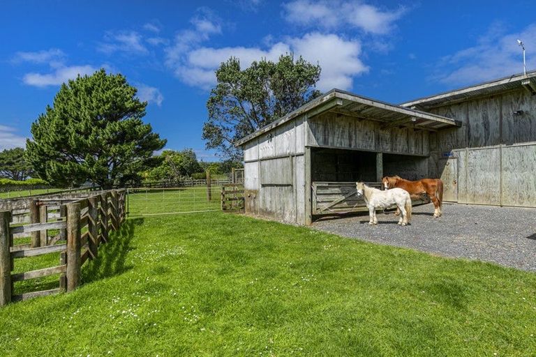 Photo of property in 296 Oaia Road, Muriwai, Waimauku, 0881