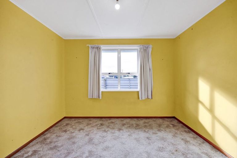 Photo of property in 2 Charles Major Place, Hawera, 4610