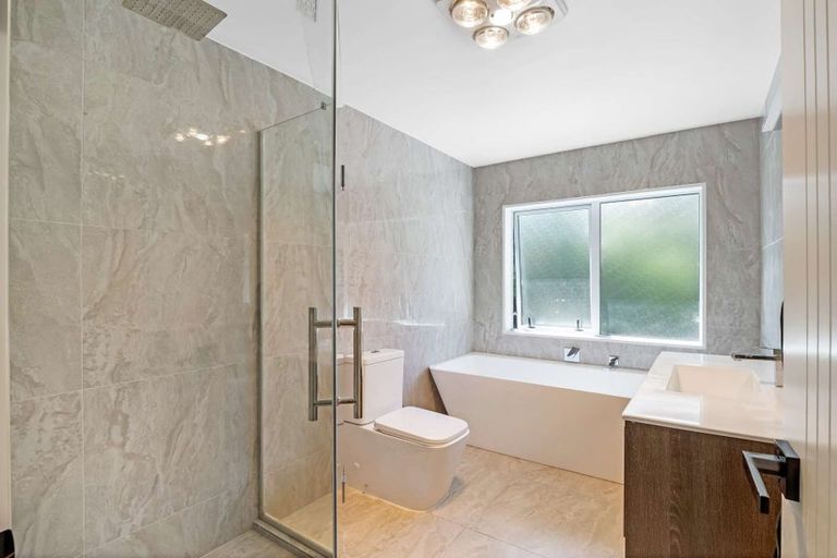 Photo of property in 6 Kahu Close, Orewa, 0931