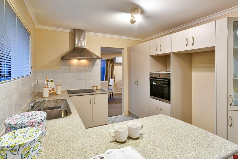 Photo of property in 28 Nicholas Gibbons Drive, Clendon Park, Auckland, 2103