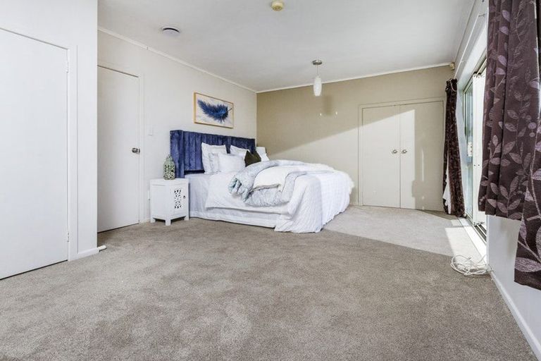 Photo of property in 70 Chivalry Road, Glenfield, Auckland, 0629
