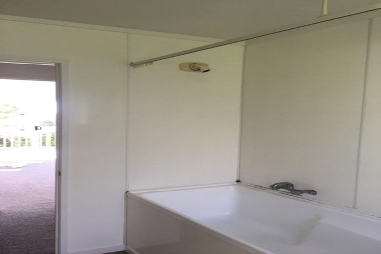 Photo of property in 303 Glenfield Road, Glenfield, Auckland, 0629