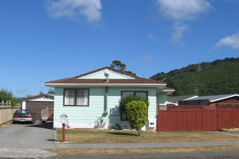 Photo of property in 14 Laredo Grove, Totara Park, Upper Hutt, 5018
