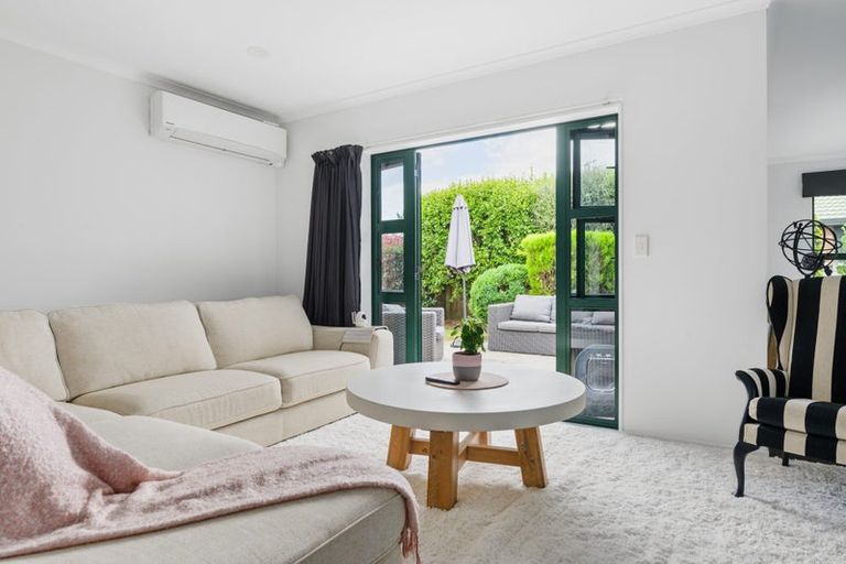 Photo of property in 19 Waiwherowhero Drive, St Andrews, Hamilton, 3200