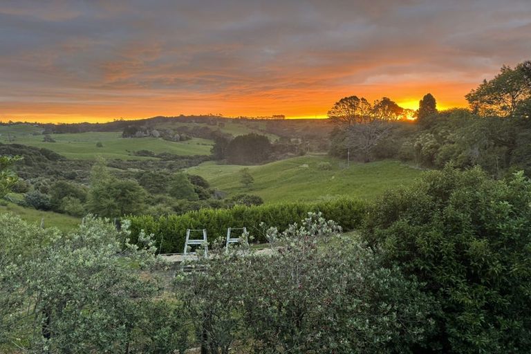 Photo of property in 592 Kanohi Road, Kaukapakapa, 0873