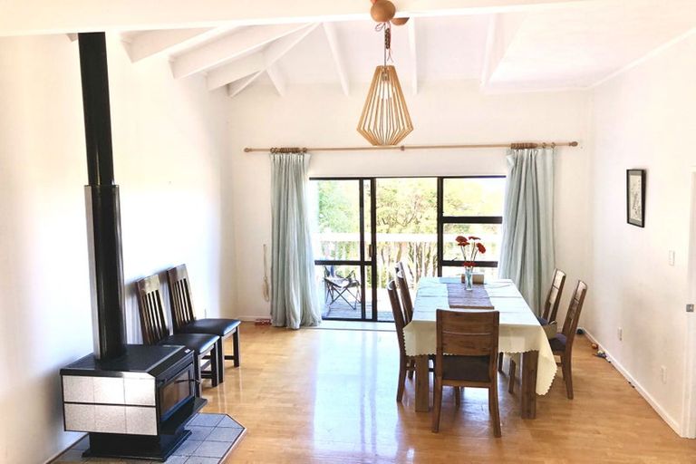 Photo of property in 947 East Coast Road, Torbay, Auckland, 0630