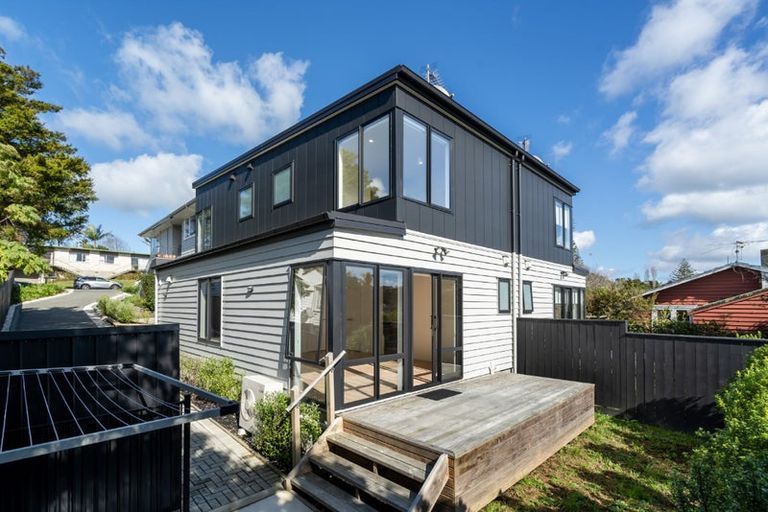 Photo of property in 5b Nea Place, Hillcrest, Auckland, 0627