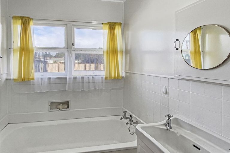 Photo of property in 10 Taraire Crescent, Otangarei, Whangarei, 0112