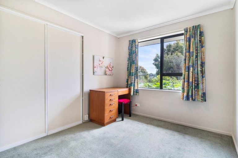 Photo of property in 3 Carling Avenue, Massey, Auckland, 0614