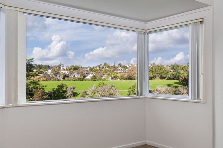 Photo of property in 2/94 Nigel Road, Browns Bay, Auckland, 0630