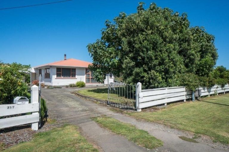Photo of property in 317 South Road, Hawera, 4610