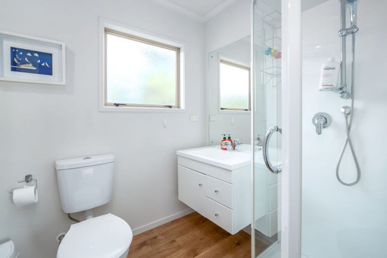 Photo of property in 1 Campbell Drive, Martinborough, 5711