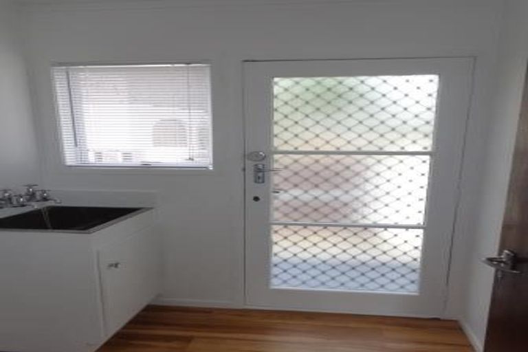 Photo of property in 1/3 Flagstaff Place, Massey, Auckland, 0614