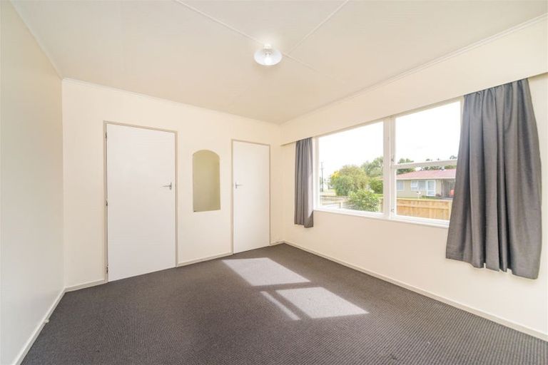 Photo of property in 2 Leslie Avenue, Cloverlea, Palmerston North, 4412