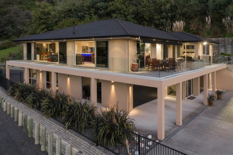 Photo of property in 26 Russell Street, Picton, 7220