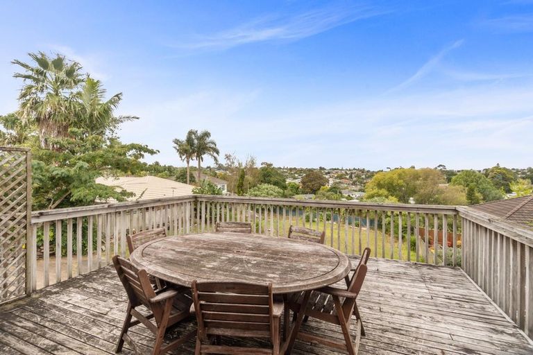 Photo of property in 79 Buscomb Avenue, Henderson, Auckland, 0610