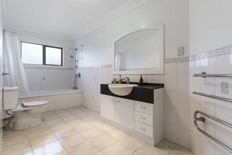 Photo of property in 64 Whitford Road, Botany Downs, Auckland, 2014