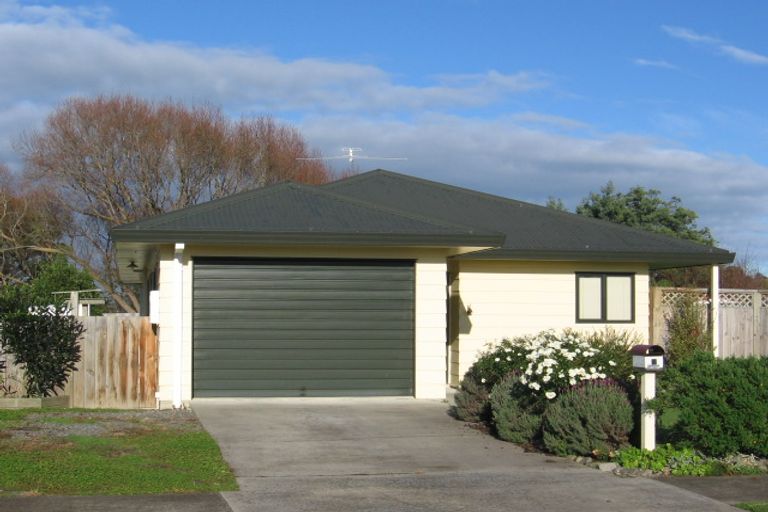 Photo of property in 2 Almond Grove, Feilding, 4702