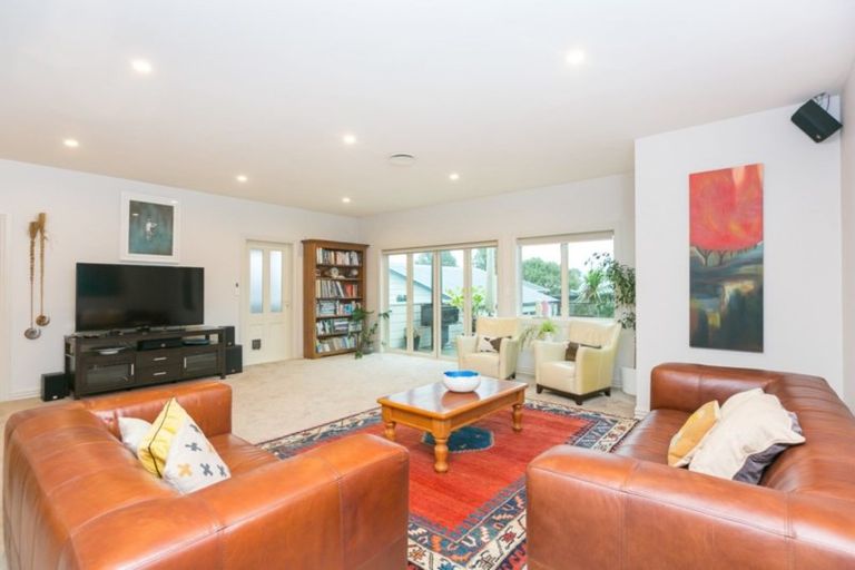 Photo of property in 18 Record Street, Fitzroy, New Plymouth, 4312