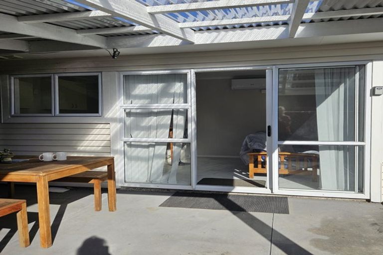 Photo of property in 98/98a Glenpark Avenue, Frankleigh Park, New Plymouth, 4310