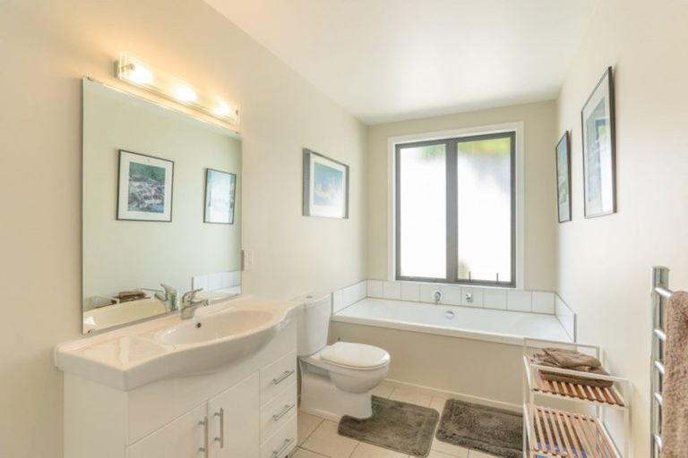 Photo of property in 8 Dusky Crescent, Aotea, Porirua, 5024