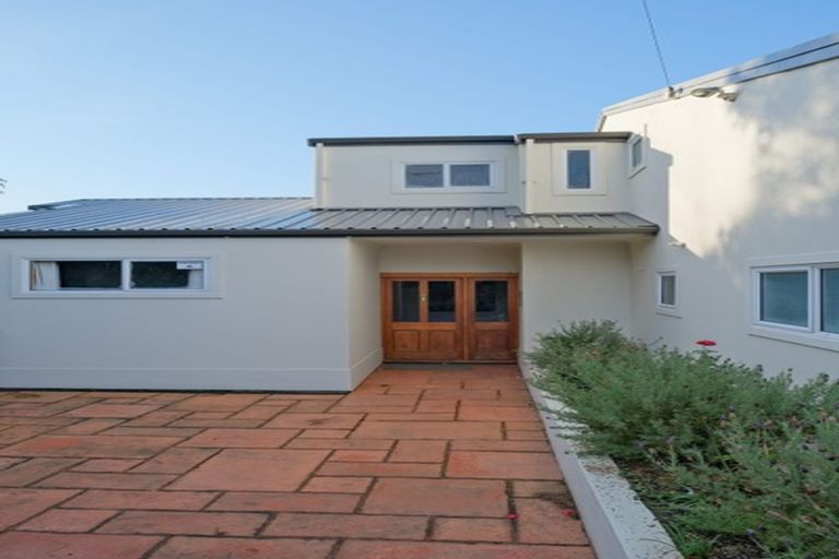 Photo of property in 22 Athol Place, Ravensbourne, Dunedin, 9022