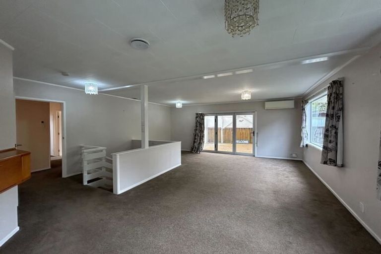 Photo of property in 17 Cunliffe Place, Glenfield, Auckland, 0629