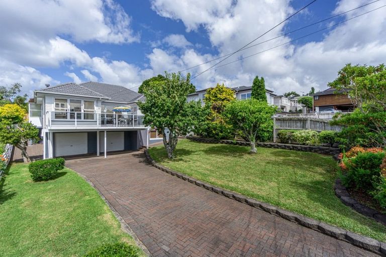 Photo of property in 4 Meadowvale Avenue, Forrest Hill, Auckland, 0620