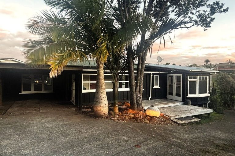 Photo of property in 18 Omokoroa Road, Omokoroa, 3114