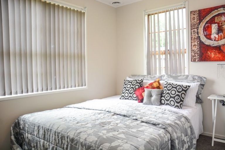 Photo of property in 14 Heathdale Crescent, Papakura, 2110