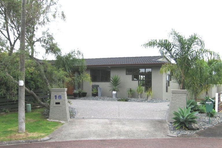 Photo of property in 16 Ganymede Place, Half Moon Bay, Auckland, 2012