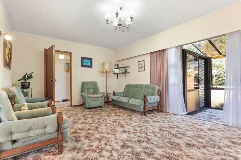 Photo of property in 8 Warden Place, Mangere Bridge, Auckland, 2022
