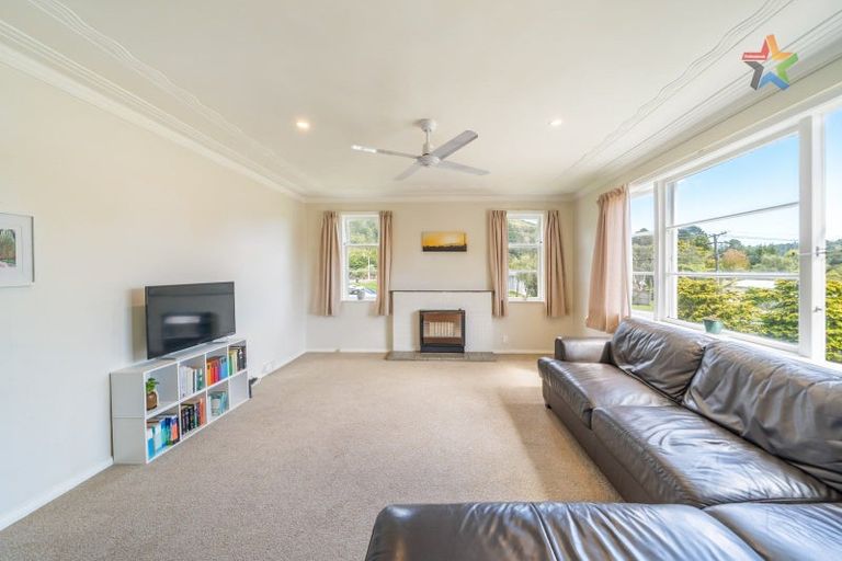 Photo of property in 77 Horoeka Street, Stokes Valley, Lower Hutt, 5019