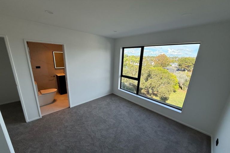 Photo of property in 25a Archmillen Avenue, Pakuranga Heights, Auckland, 2010