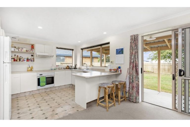 Photo of property in 10 Aldershot Place, Nawton, Hamilton, 3200