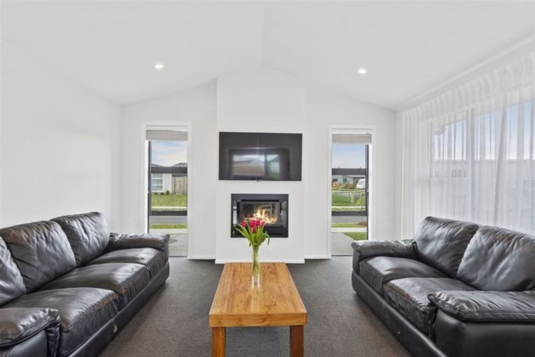 Photo of property in 101 Te Kio Crescent, Papamoa Beach, Papamoa, 3118